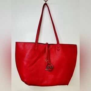 BCBG LARGE SHOULDER TOTE PEBBLED  RED WITH SMALL BAG CHARMS 18" x 12" x 4"